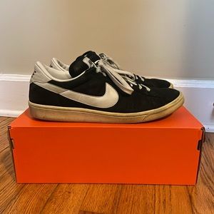 Nike tennis classic men’s sneaker